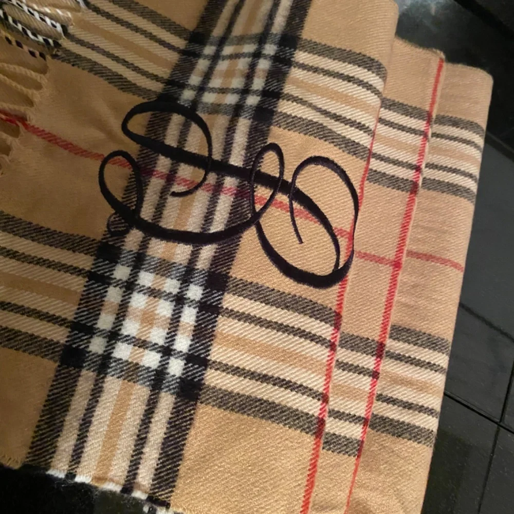 Cashmerefeel Classic Check Scarf - Picture 10 of 12